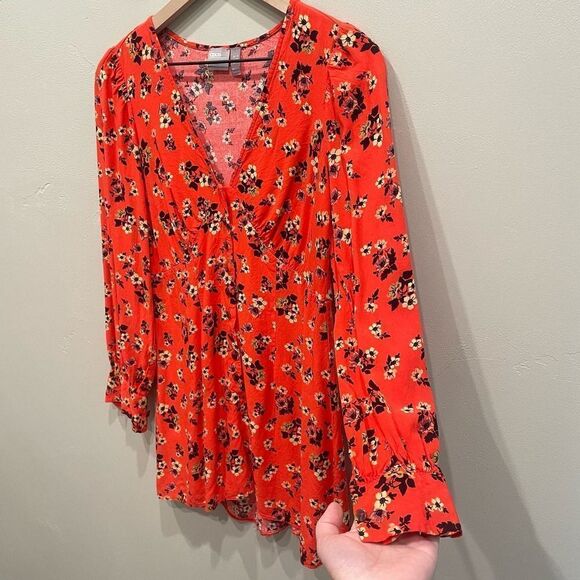 ASOS Red Ditsy Floral Button Front Blouse - Size: 4 - Picture 5 of 8